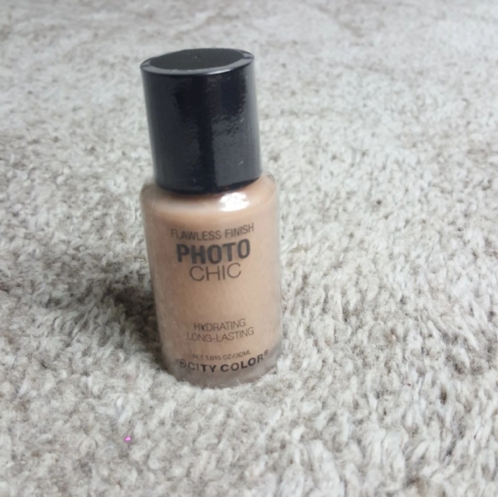 Foundation 2 For 13$ ( Fair/ Light)